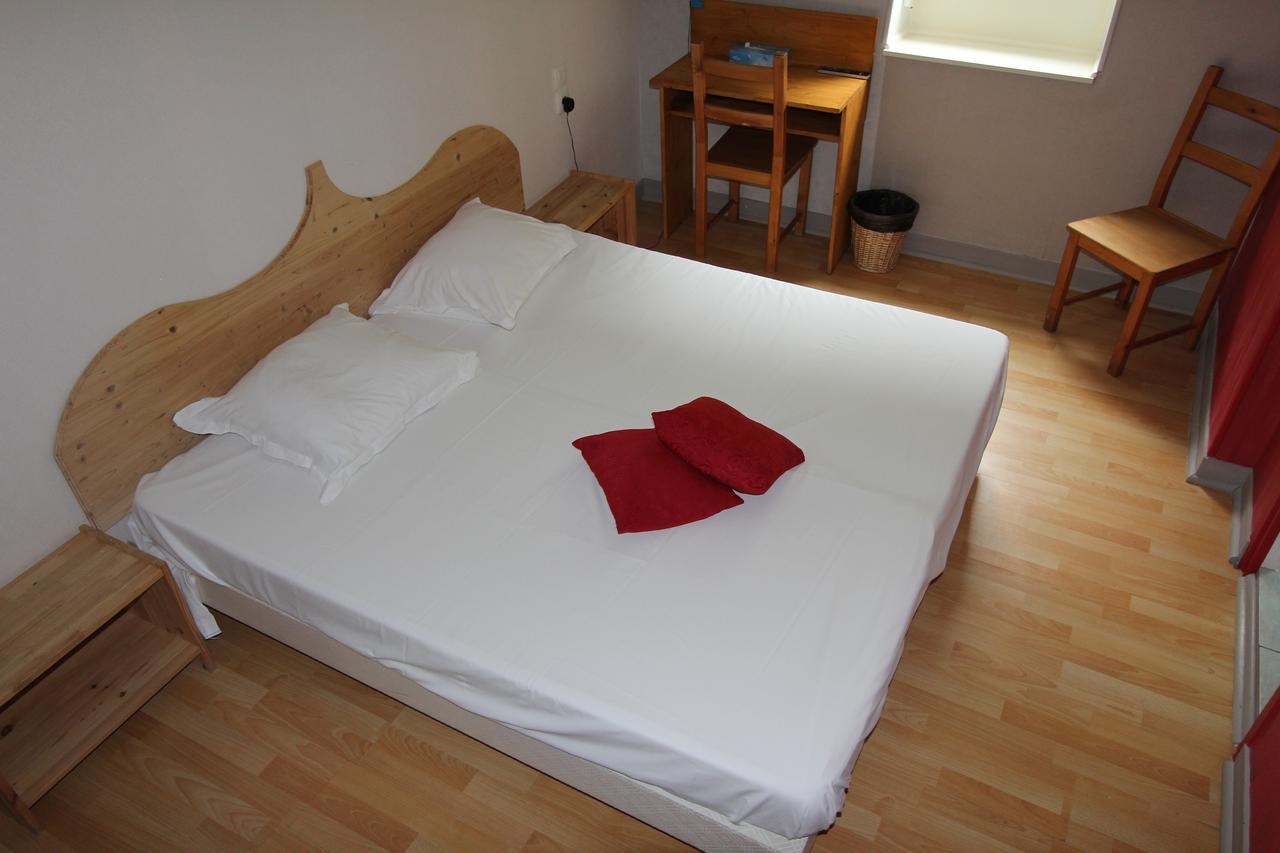 לארונס Auberge La Caverne מראה חיצוני תמונה